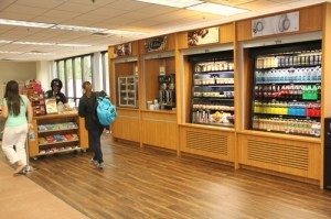 New coffee kiosk and snack bar in Alkek Library