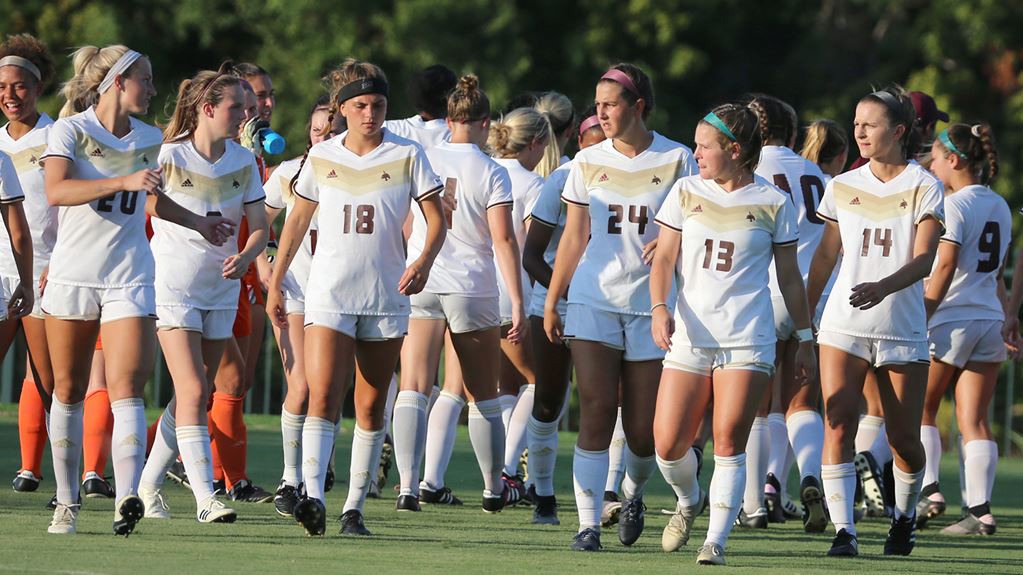 Kaylee Davis, Mackenzie Smith, Sarah Everett, Jordan Kondikoff and Holly Streber lead the front as the Texas State women’s soccer team takes the field in an exhibition game against the Baylor Bears.