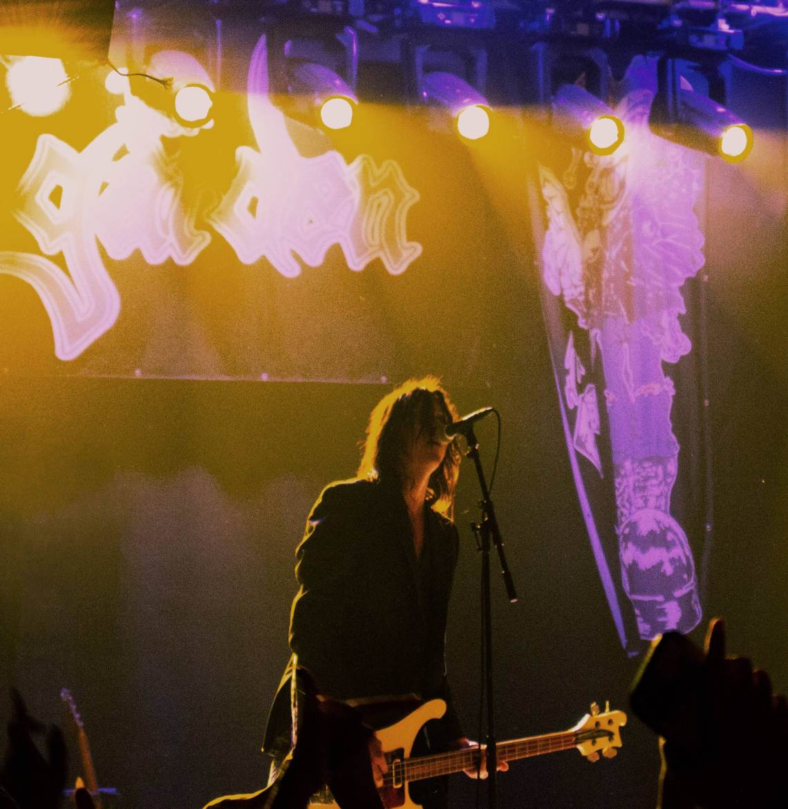 Wyatt Shears, playing to a fevered and lively crowd. It’s a picture of him playing.