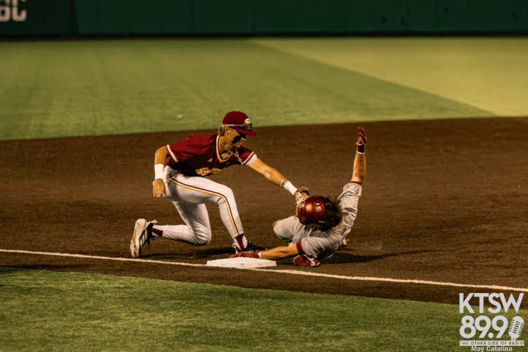 Chase Mora picks off baserunner at third.