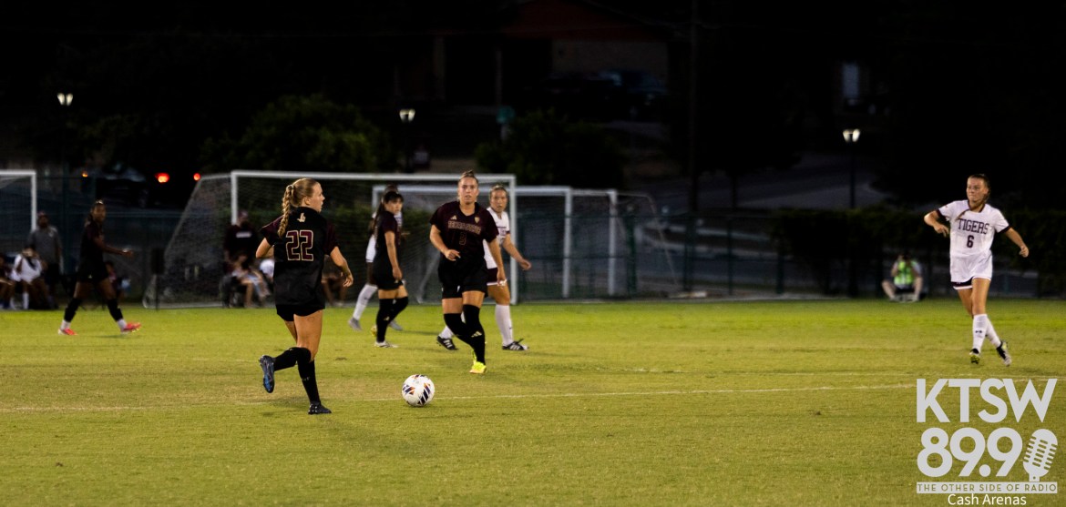 Bobcats dominate Tigers