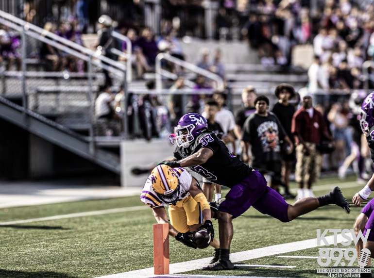 Pieper stretches out for a touchdown.