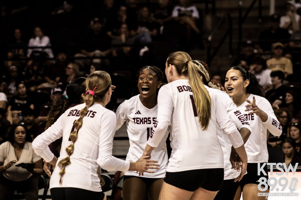 TXST Volleyball celebrates