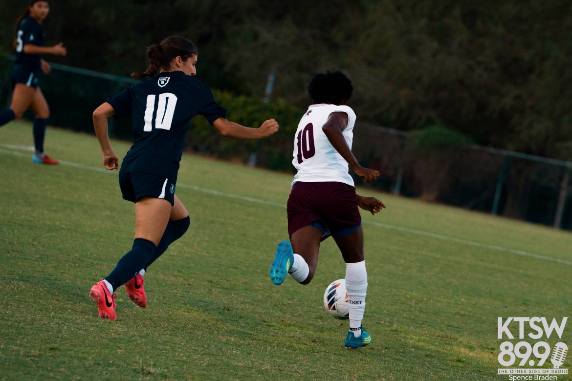 Alormenu getting past her defender