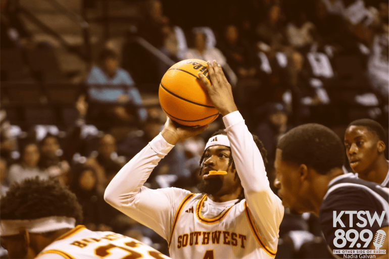 Mark Drone attempting a free throw
