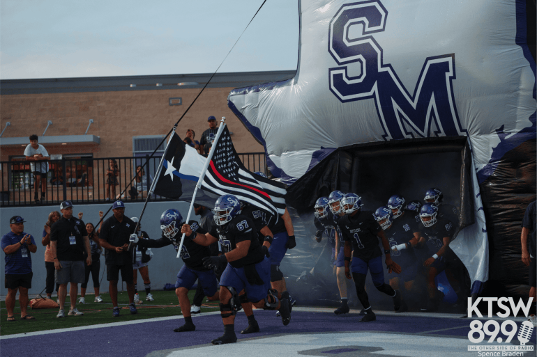 San Marcos Pregame Tunnel Run
